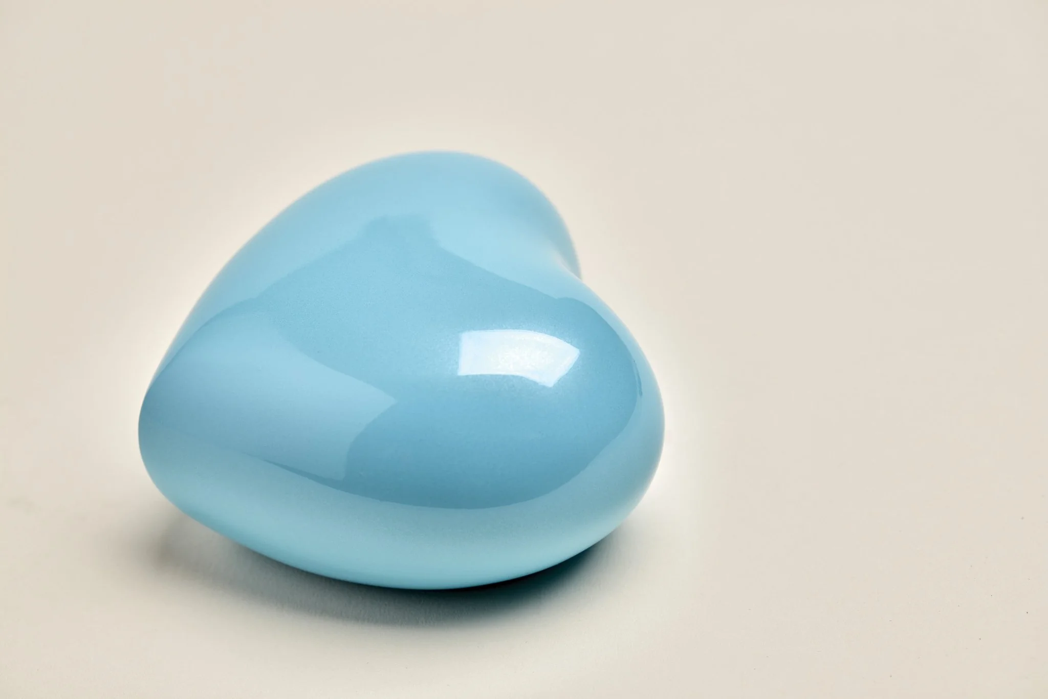 Pearl Blue Glossy Heart Small Cremation Urn - Image 3